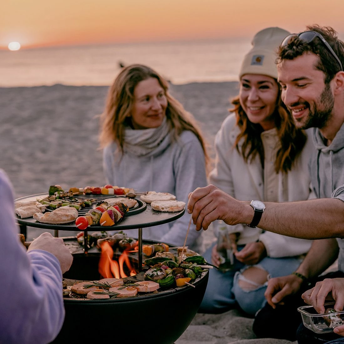 Höfats Bowl 57 Warmhaltering Ø45cm Gusseisen Schwarz 4 Höfats Bowl 57 Warmhaltering Ø45cm Gusseisen Schwarz – Bild 2