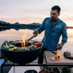 Höfats Fire Kitchen Outdoorküche 4-tlg. Inkl. Bowl 70 Schwarz 5 Höfats Fire Kitchen Outdoorküche 4-tlg. Inkl. Bowl 70 Schwarz -Grillzubehör Verkäufe 2024 hoefats fire kitchen outdoorkueche 4 tlg inkl bowl 70 1501789 2