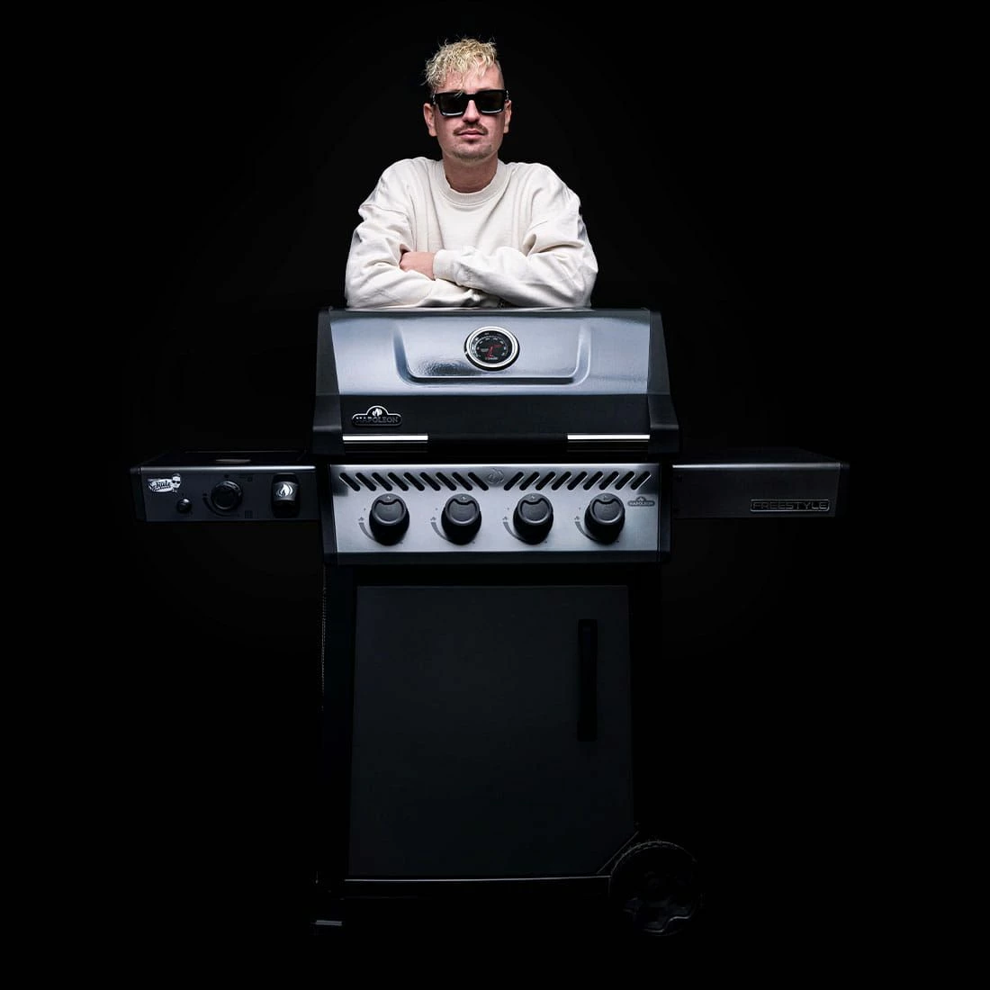 Napoleon By Robin Schulz Freestyle 425 Gasgrill Inkl. Zubehör-Set Graphit 3 Napoleon By Robin Schulz Freestyle 425 Gasgrill Inkl. Zubehör-Set Graphit