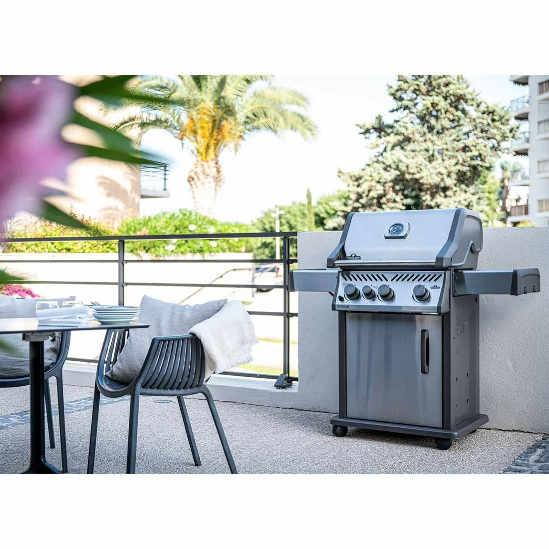 Napoleon Gasgrill Rogue XT 425 Edelstahl 4 Napoleon Gasgrill Rogue XT 425 Edelstahl – Bild 2